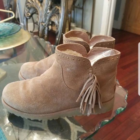 Ugg Australia Cindy Sand Suede Shearling Lined Studded Booties Tassels Girl Sz 4 - Picture 4 of 11